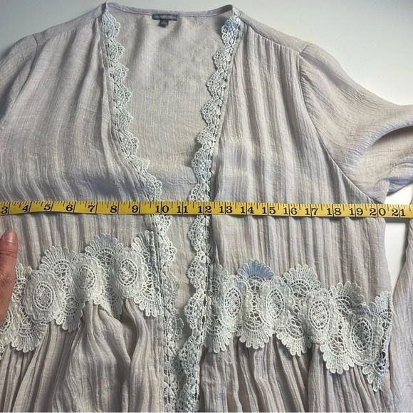 Charlotte Russe Beige Lace Accent Duster!🌺 - Picture 12 of 14